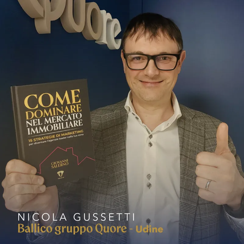 Lettore con il libro Come Dominare nel Mercato Immobiliare