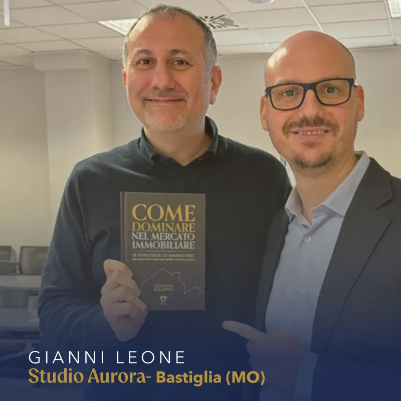Lettore con il libro Come Dominare nel Mercato Immobiliare