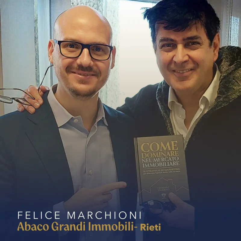 Lettore con il libro Come Dominare nel Mercato Immobiliare