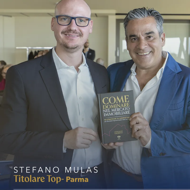 Lettore con il libro Come Dominare nel Mercato Immobiliare
