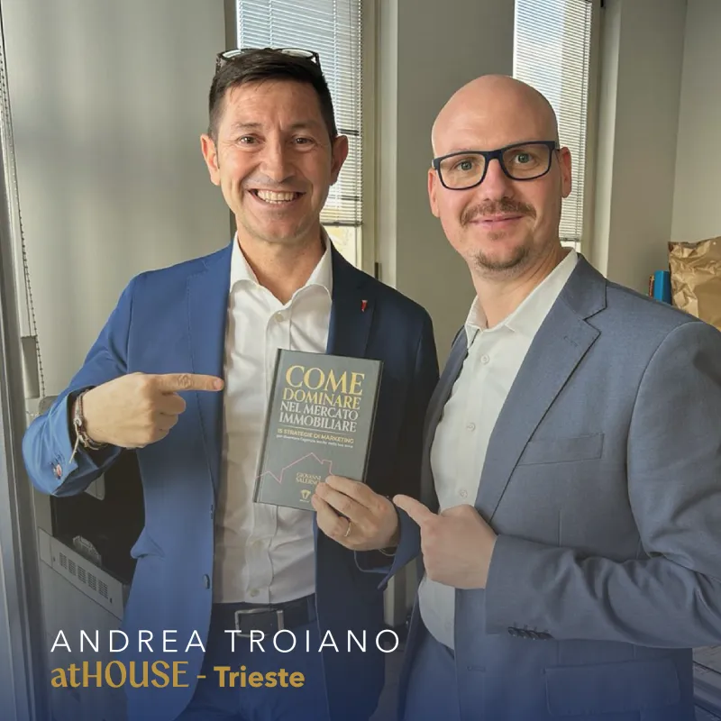 Lettore con il libro Come Dominare nel Mercato Immobiliare